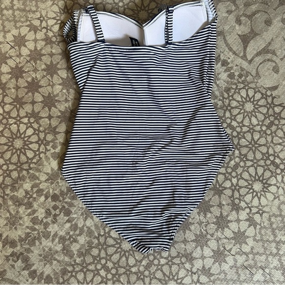 NIP Tuck Women's Sorrento Stripe Joanne One Piece Swimsuit Size 10 - Picture 4 of 9